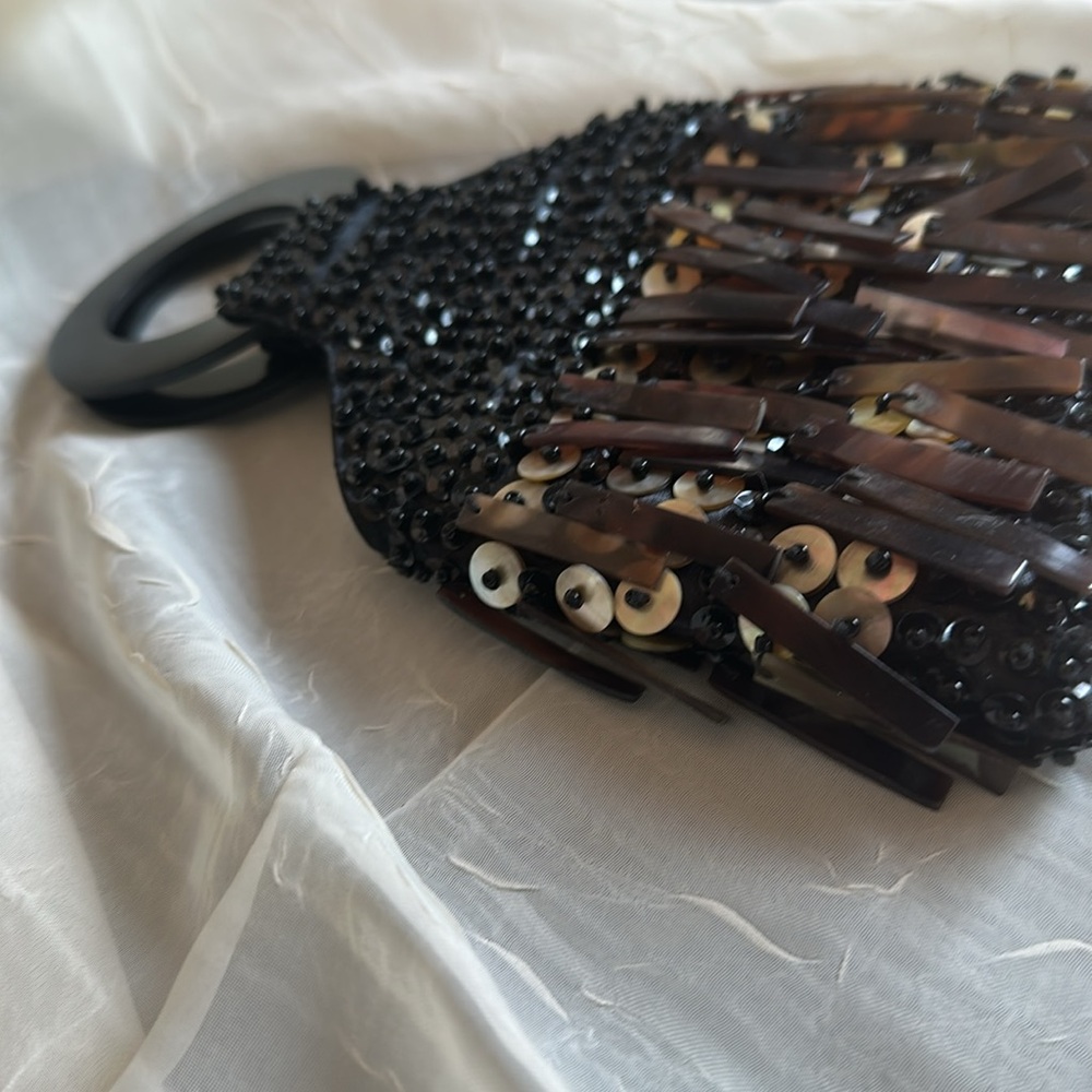 Chic pearl shell statement purse bag - Picture 6 of 9